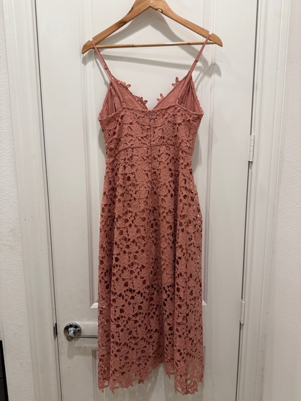 Astr Rose Blush Lace Midi Dress with Spaghetti Straps - Picture 4 of 10